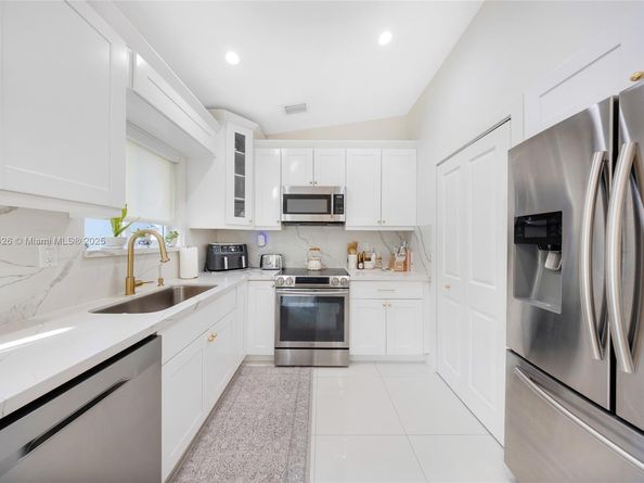 7271 NW 174th Ter 203, Hialeah FL 33015