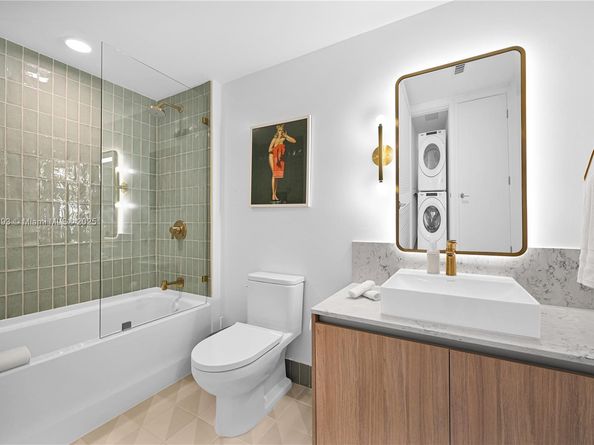 159 NE 6th St 3901, Miami FL 33132