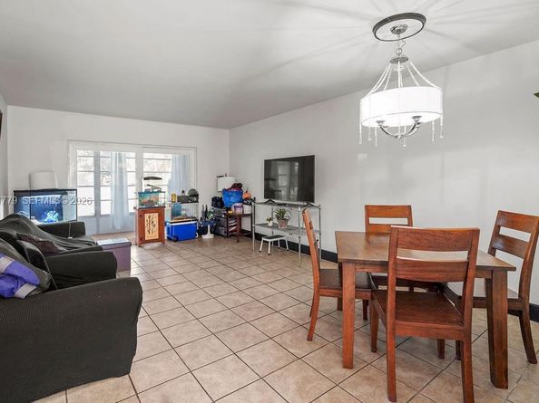 5121 W Oakland Park Blvd 109, Lauderdale Lakes FL 33313