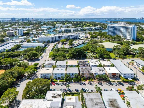 7320 Carlyle Ave, Miami Beach FL 33141