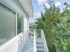 7207 Bay Dr 11, Miami Beach FL 33141