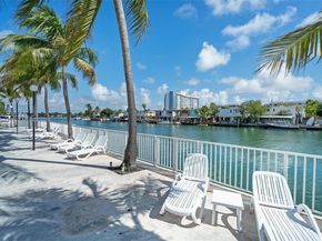 7207 Bay Dr 11, Miami Beach FL 33141