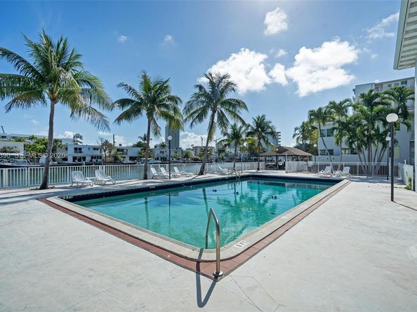 7207 Bay Dr 11, Miami Beach FL 33141