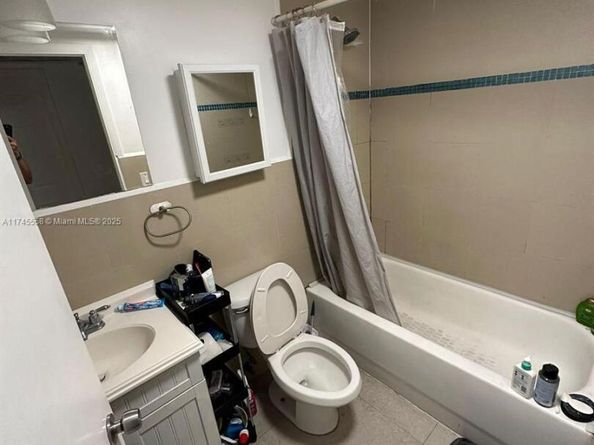 7025 Rue Granville, Miami Beach FL 33141