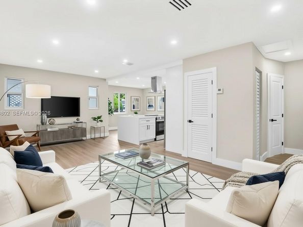 1151 NW 45th St, Miami FL 33127