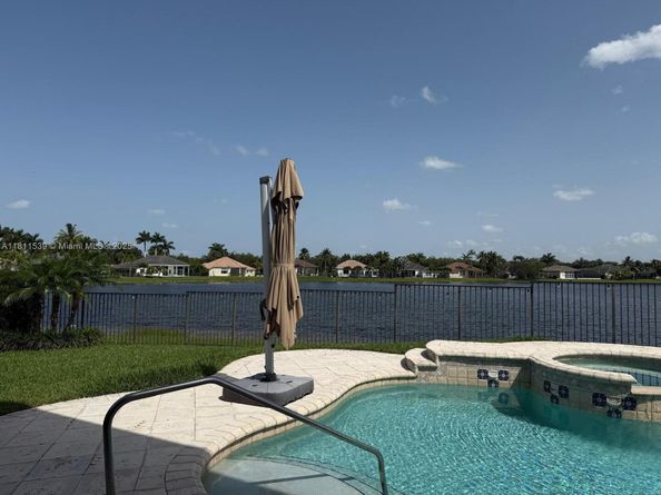 1418 Lantana Dr, Weston FL 33326