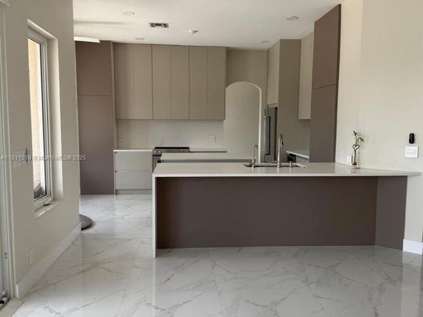 1418 Lantana Dr, Weston FL 33326