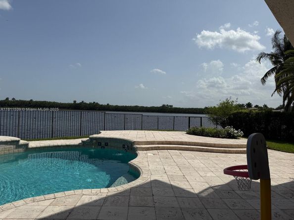 1418 Lantana Dr, Weston FL 33326