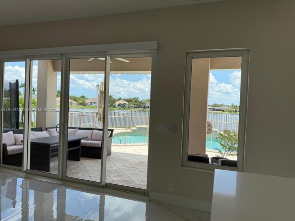 1418 Lantana Dr, Weston FL 33326