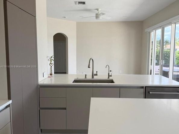 1418 Lantana Dr, Weston FL 33326
