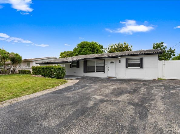 1000 NW 23rd Ter, Pompano Beach FL 33069