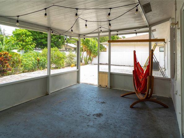 3215 SW 2nd Ct, Deerfield Beach FL 33442