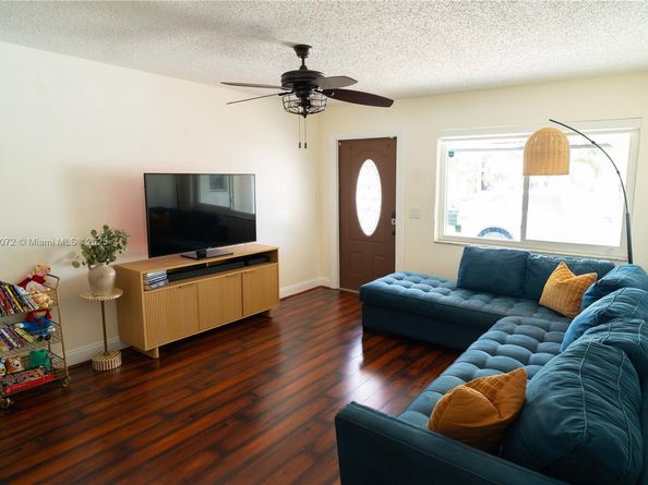 3215 SW 2nd Ct, Deerfield Beach FL 33442