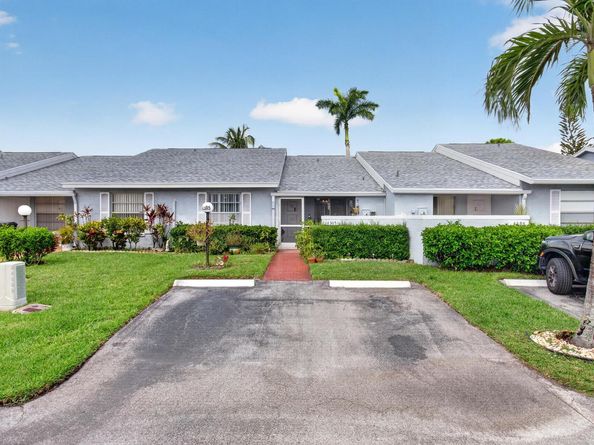 4305 LUCERNE VILLAS Lane, Lake Worth FL 33467