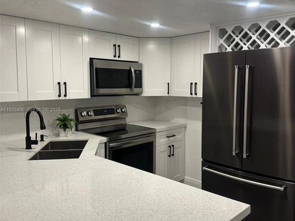 5261 W 25th Ct 904, Hialeah FL 33016