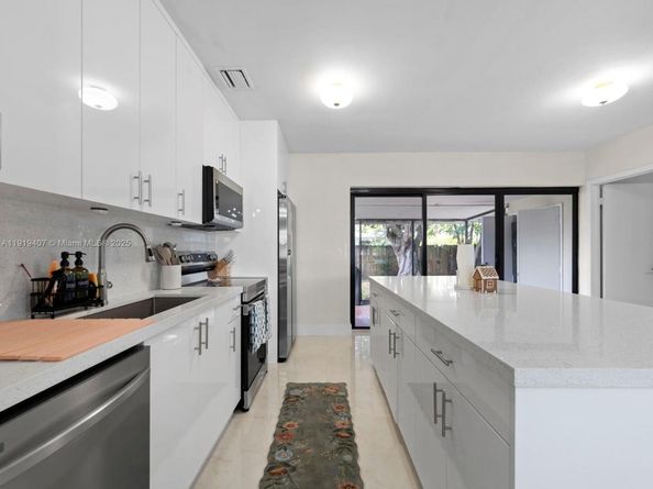 1562 NW 8th Ave, Homestead FL 33030