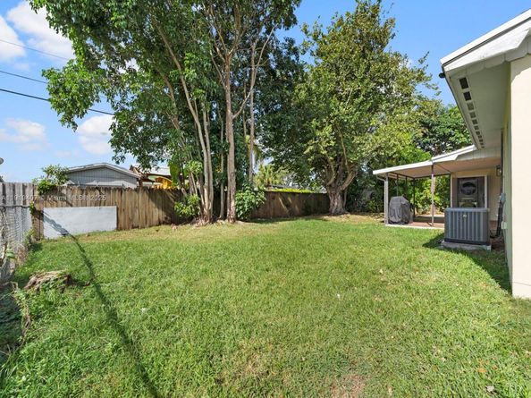 1562 NW 8th Ave, Homestead FL 33030