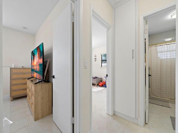 1562 NW 8th Ave, Homestead FL 33030