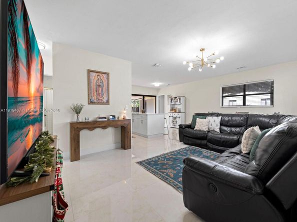 1562 NW 8th Ave, Homestead FL 33030