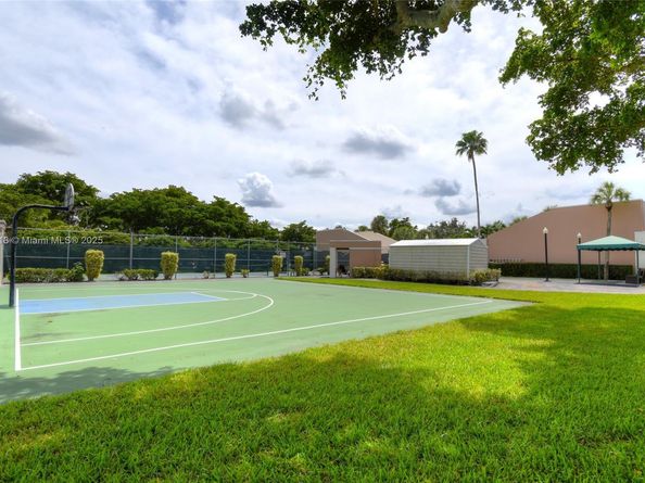 7632 Fairfax Dr 7632, Tamarac FL 33321