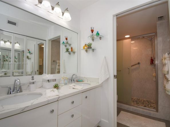 7632 Fairfax Dr 7632, Tamarac FL 33321