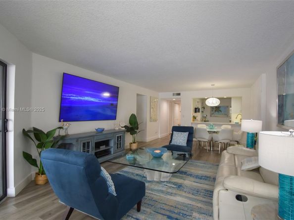 7632 Fairfax Dr 7632, Tamarac FL 33321