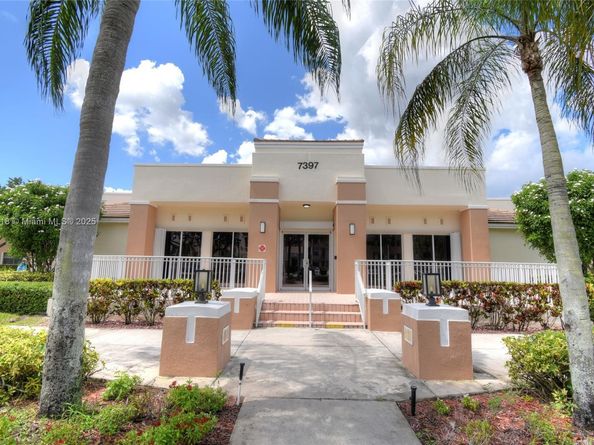 7632 Fairfax Dr 7632, Tamarac FL 33321