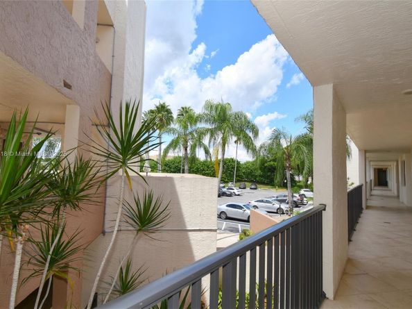 7632 Fairfax Dr 7632, Tamarac FL 33321