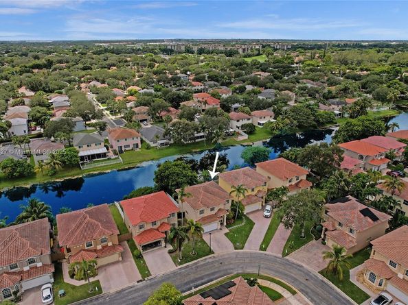 9860 NW 20th Ct, Pembroke Pines FL 33024