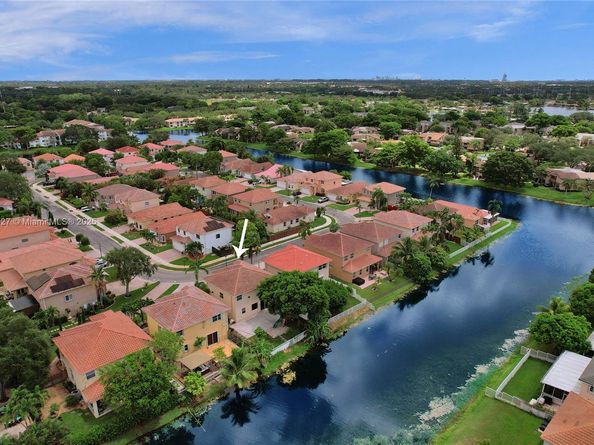 9860 NW 20th Ct, Pembroke Pines FL 33024