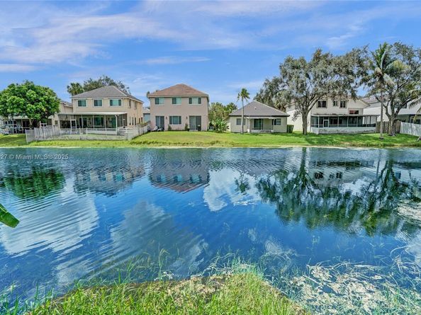 9860 NW 20th Ct, Pembroke Pines FL 33024