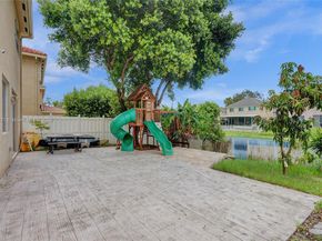 9860 NW 20th Ct, Pembroke Pines FL 33024