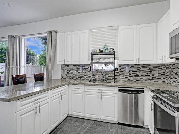 9860 NW 20th Ct, Pembroke Pines FL 33024