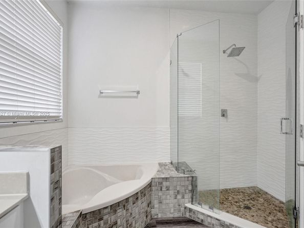 9860 NW 20th Ct, Pembroke Pines FL 33024