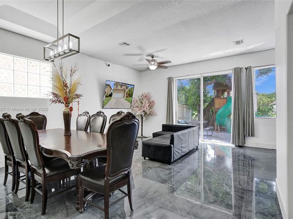9860 NW 20th Ct, Pembroke Pines FL 33024