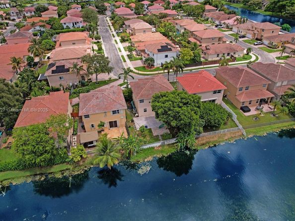 9860 NW 20th Ct, Pembroke Pines FL 33024