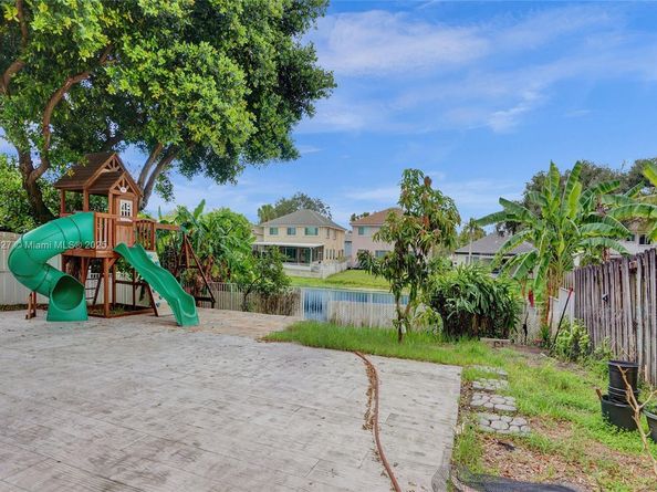 9860 NW 20th Ct, Pembroke Pines FL 33024