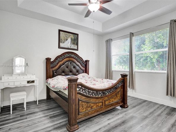 9860 NW 20th Ct, Pembroke Pines FL 33024