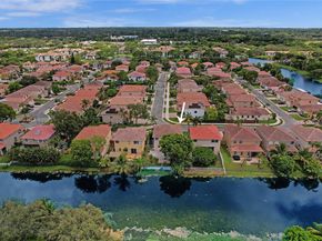 9860 NW 20th Ct, Pembroke Pines FL 33024