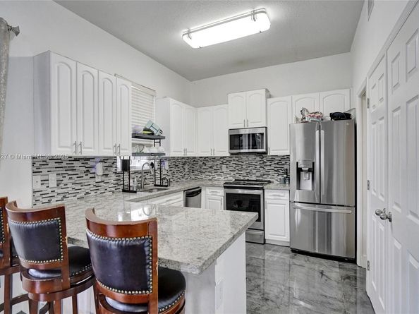 9860 NW 20th Ct, Pembroke Pines FL 33024