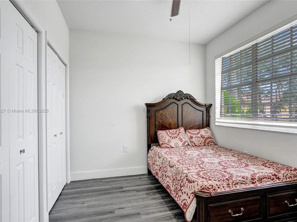 9860 NW 20th Ct, Pembroke Pines FL 33024