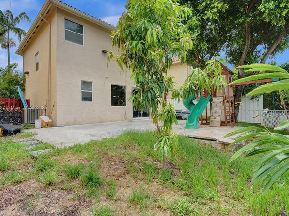 9860 NW 20th Ct, Pembroke Pines FL 33024