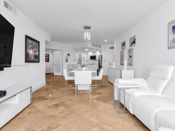 9066 SW 73rd Ct 2110, Miami FL 33156