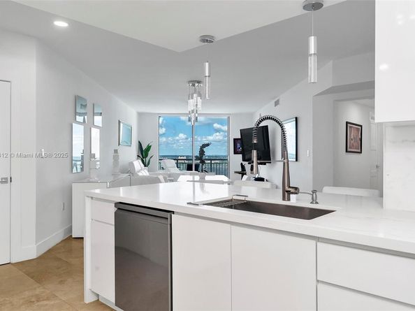 9066 SW 73rd Ct 2110, Miami FL 33156