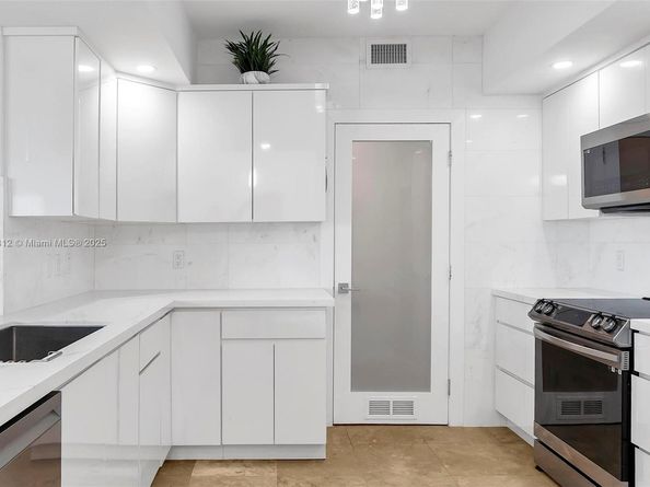 9066 SW 73rd Ct 2110, Miami FL 33156
