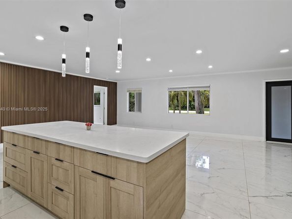 11811 NW 5th Ct, Plantation FL 33325