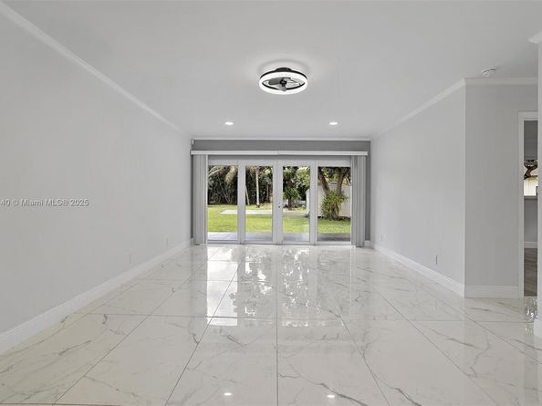 11811 NW 5th Ct, Plantation FL 33325