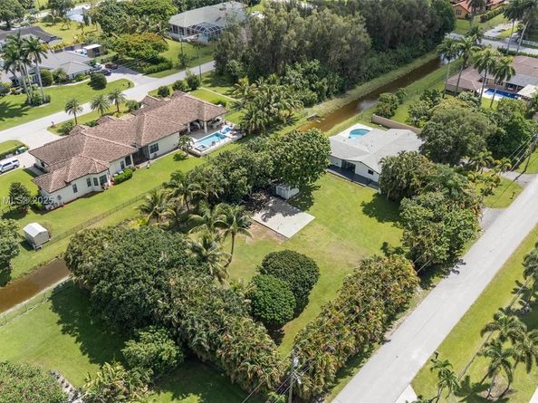 11811 NW 5th Ct, Plantation FL 33325