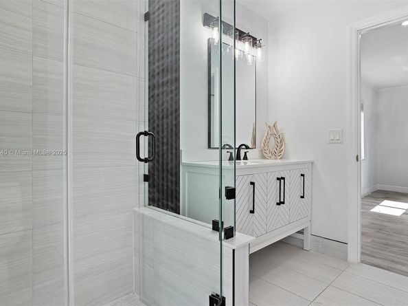 11811 NW 5th Ct, Plantation FL 33325