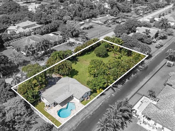 11811 NW 5th Ct, Plantation FL 33325